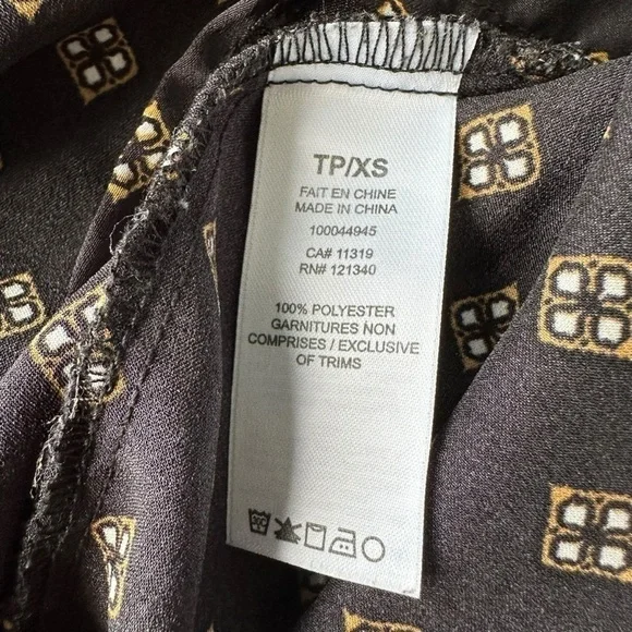 DYNAMITE V-NECK SHORT SLEEVE SATIN TOP IN BLACK WITH GOLD DETAILS  SIZE XS - Picture 11 of 11